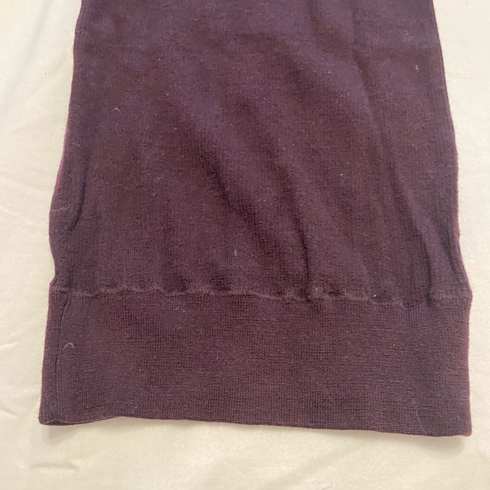 Vince | Stylish Ribbed Knit Top - Picture 5 of 6